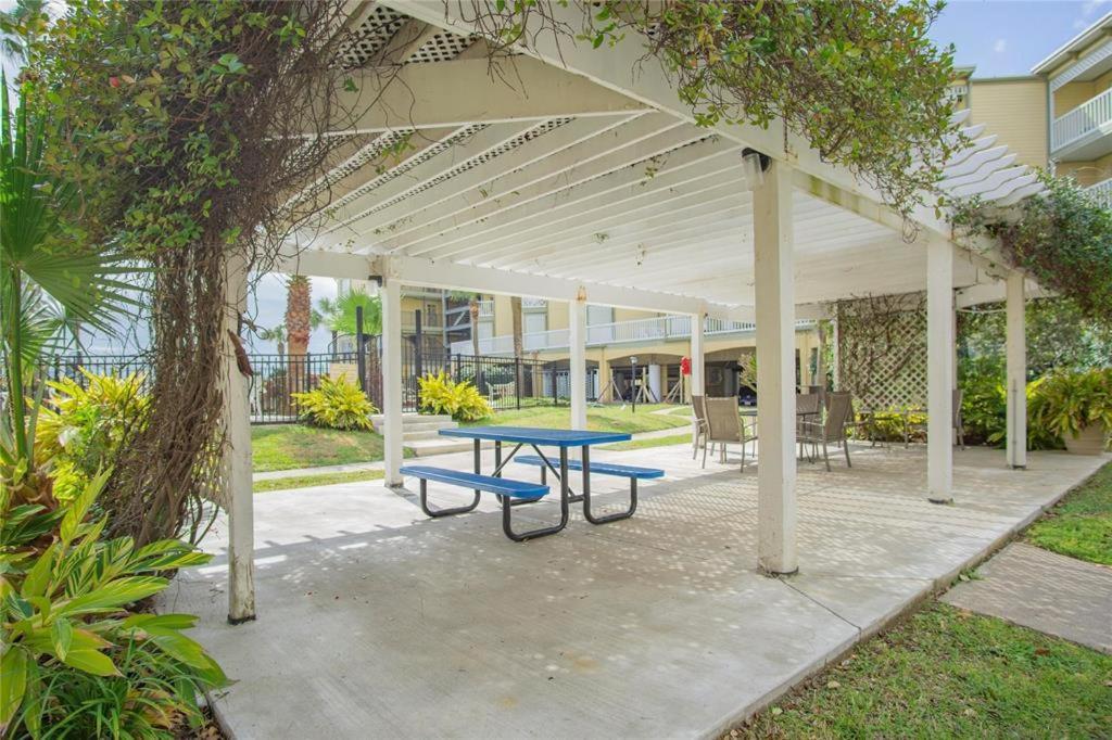 Beach Escape - Top Floor Ocean Views - Heated Pool - Seawall Blvd Galveston Dış mekan fotoğraf